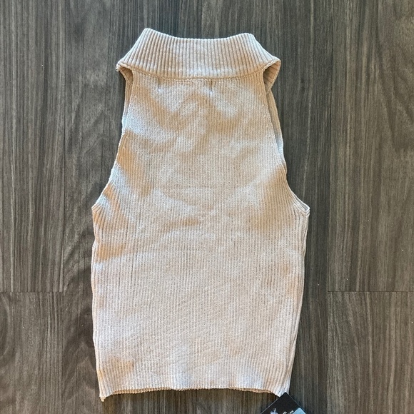 Storets Finley Knitted High Neck Halter Ribbed Crop Top in Taupe- NWT - Picture 4 of 5